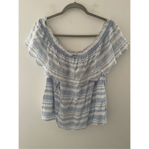 American Eagle Outfitters Tops - American Eagle Cold Shoulder Top Size XL